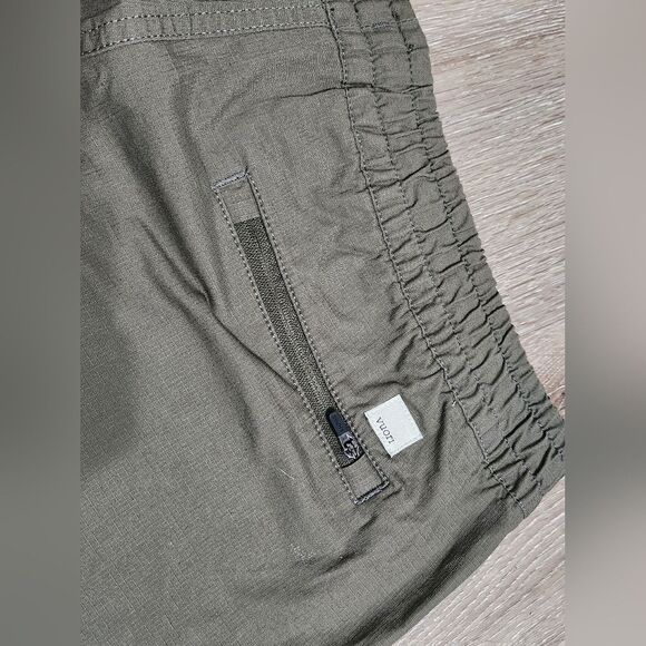 Vuori Women’s Green Ripstop Shorts Size Large  Raw hem - Picture 8 of 10